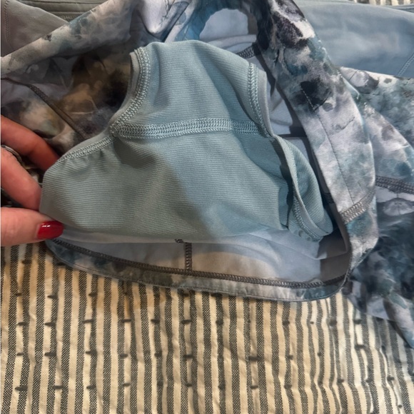 lululemon athletica Blue Athletic Shorts NWOT  sz 4 - Picture 8 of 9